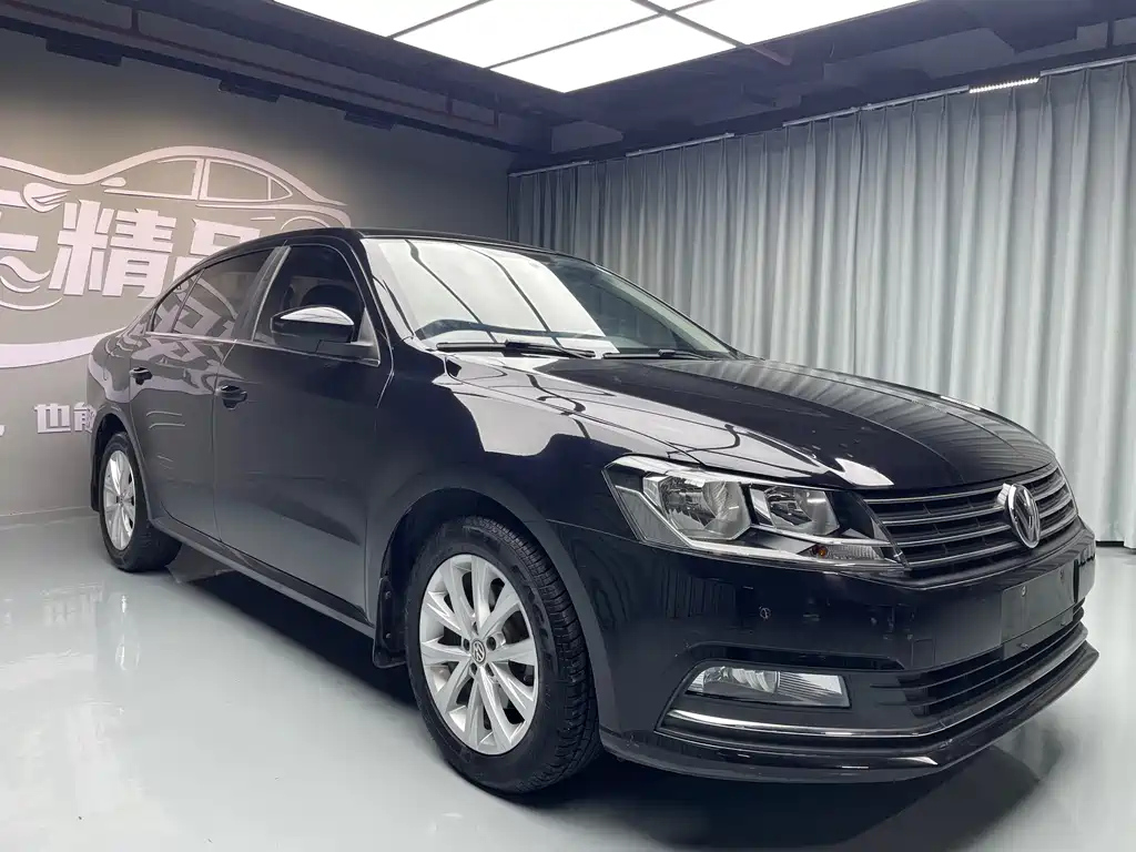 VOLKSWAGEN LAVIDA 2015