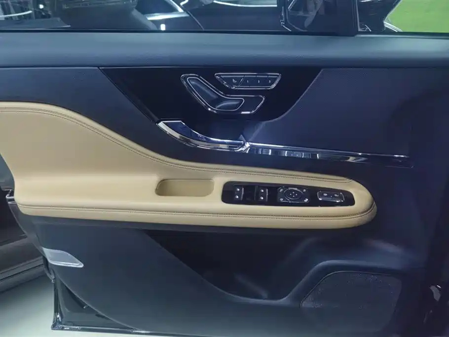 LINCOLN ADVENTURER 2022