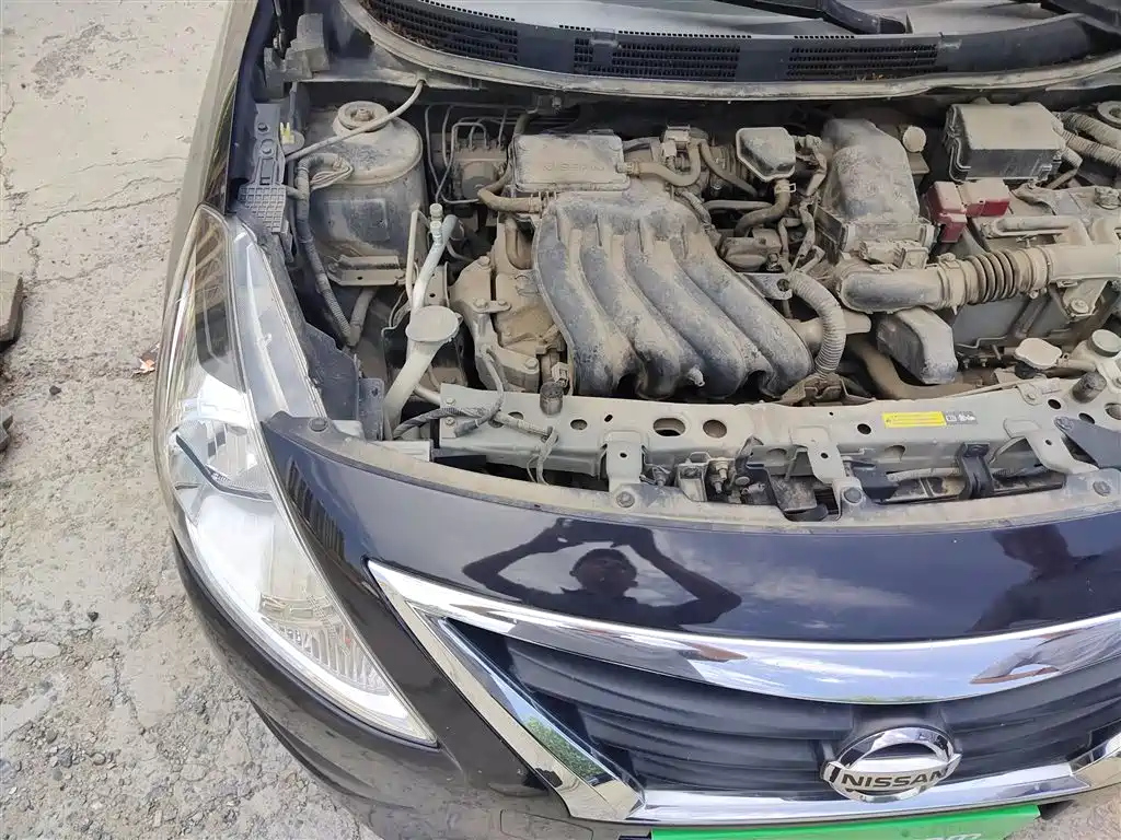 NISSAN SUNNY 2015