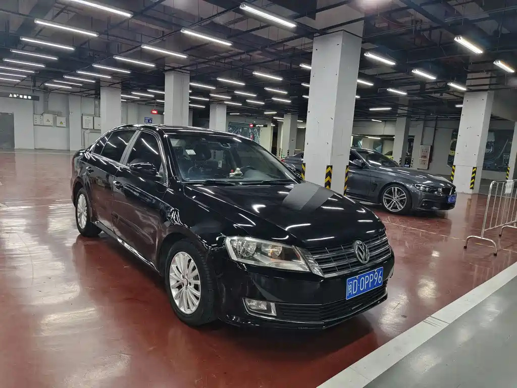 VOLKSWAGEN LAVIDA 2013