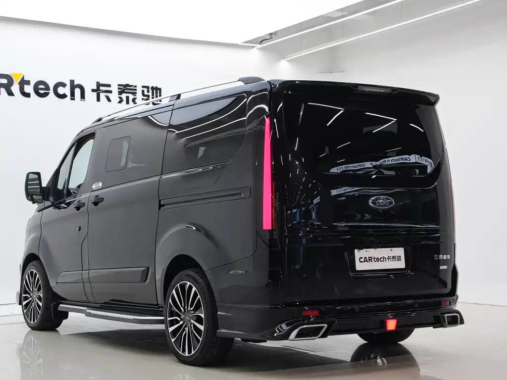 FORD TOUREO 2020