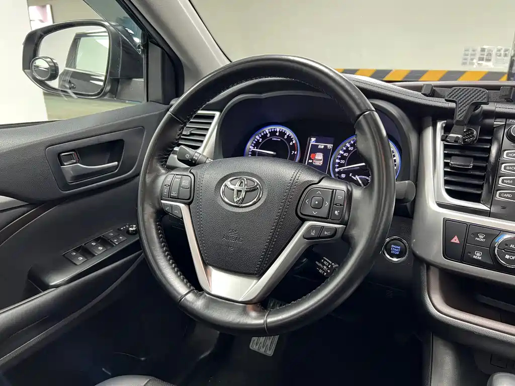 TOYOTA HIGHLANDER 2020