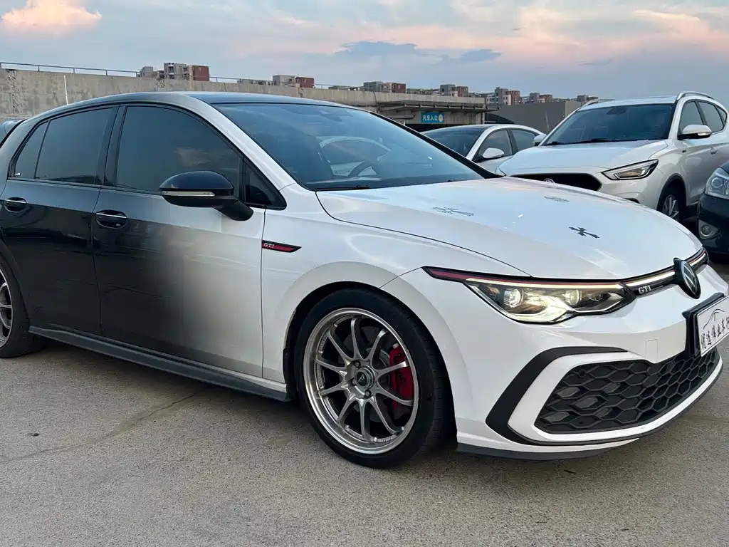 VOLKSWAGEN GOLF GTI 2021