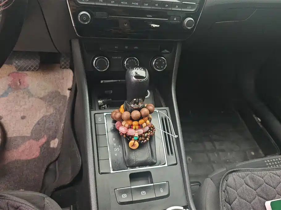 SKODA SUPERB 2016
