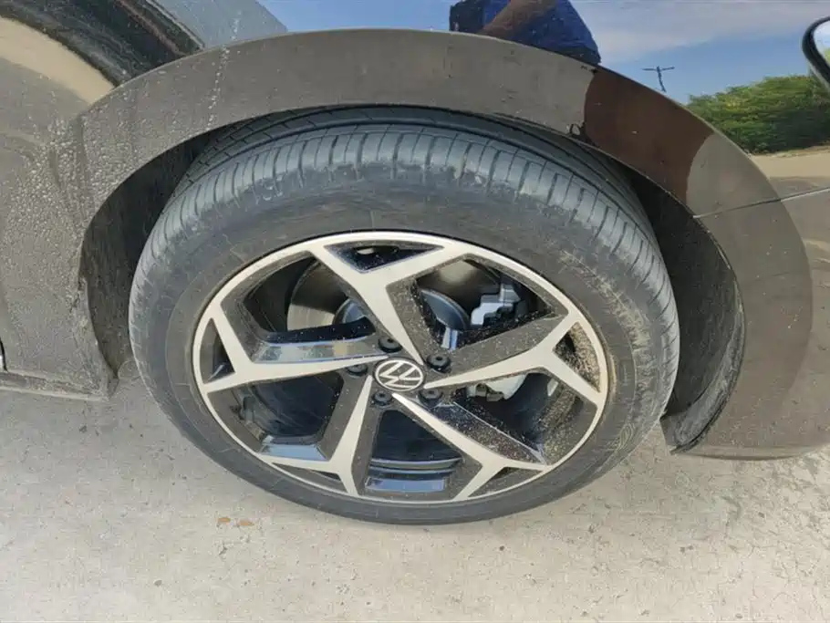 VOLKSWAGEN PASSAT 2023
