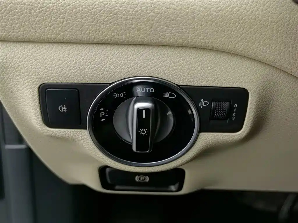 MERCEDES BENZ GLA 2017