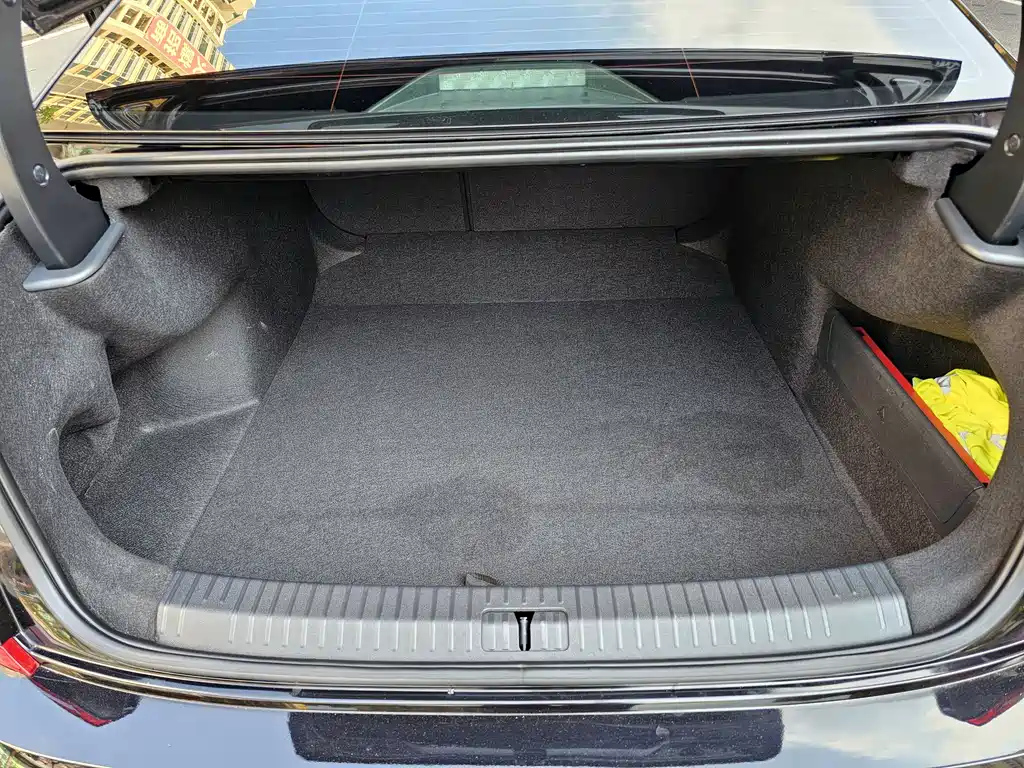 VOLKSWAGEN PASSAT 2024