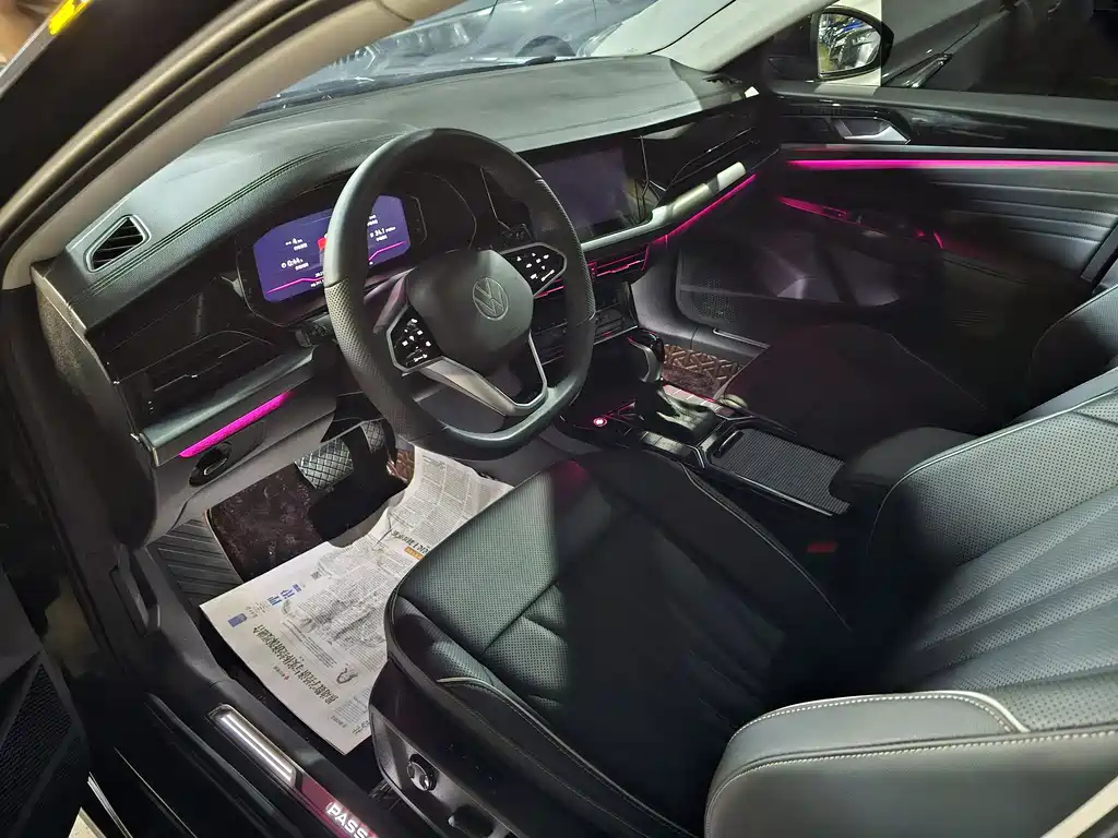 VOLKSWAGEN PASSAT 2024