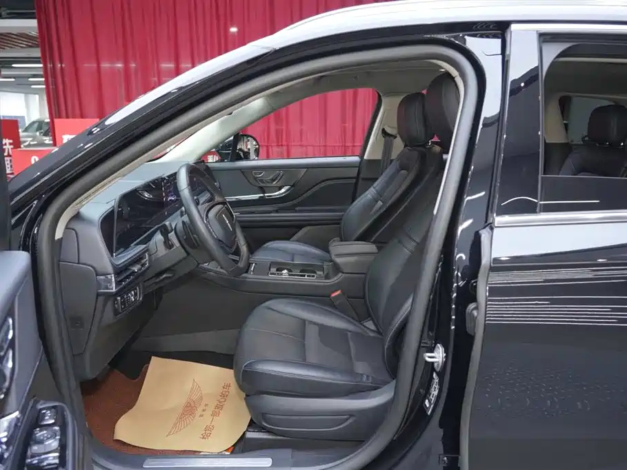 LINCOLN ADVENTURER 2024