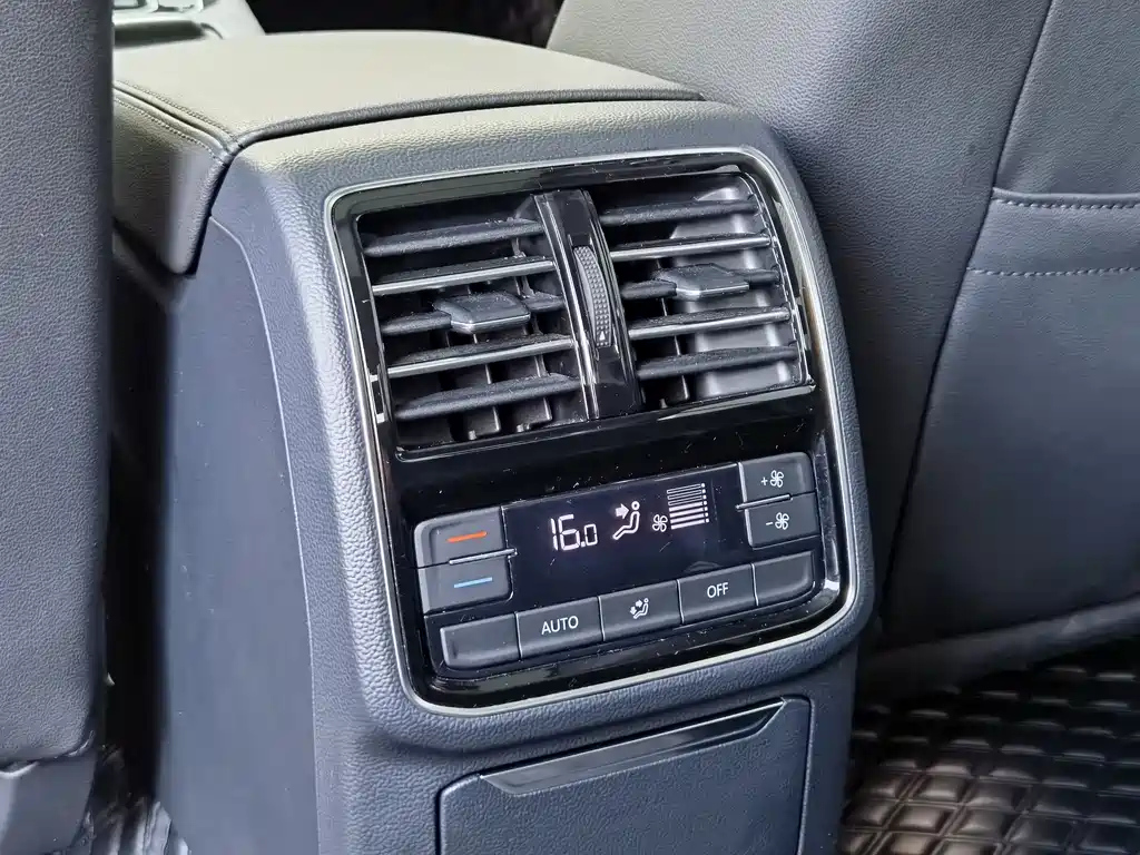 VOLKSWAGEN MAGOTAN 2019