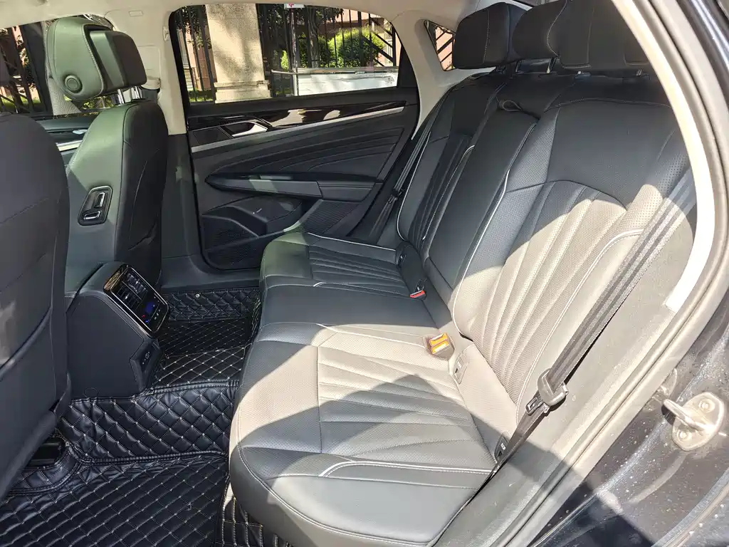 VOLKSWAGEN PASSAT 2024