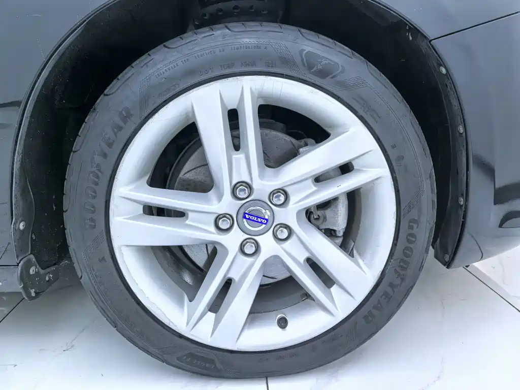 VOLVO S60 2015