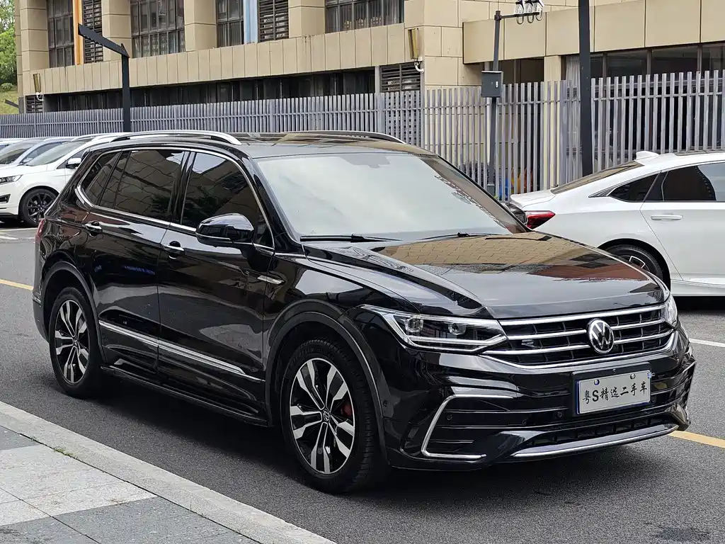 VOLKSWAGEN TIGUAN L 2022