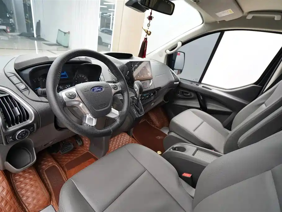 FORD TOUREO 2020