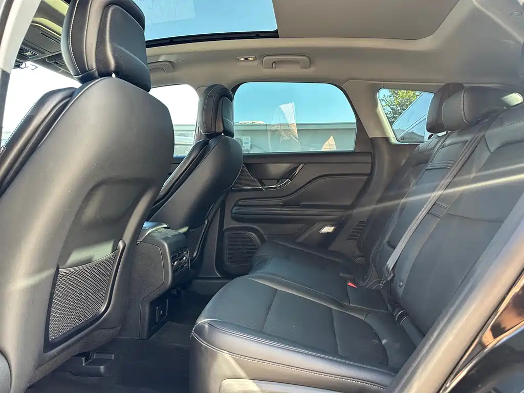 LINCOLN ADVENTURER 2021