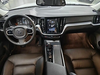 VOLVO V60  2021 YEAR B4  DELUXE EDITION 2021