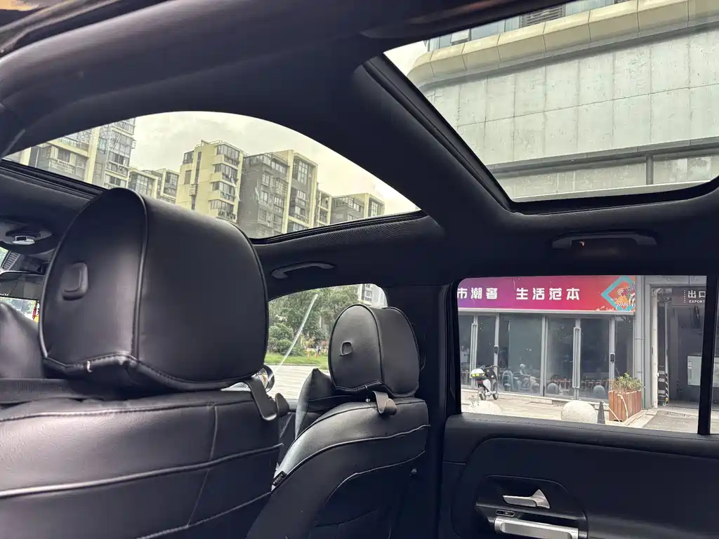 MERCEDES BENZ GLB 2023