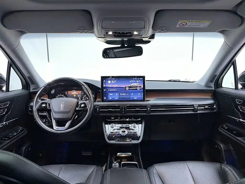LINCOLN ADVENTURER 2020