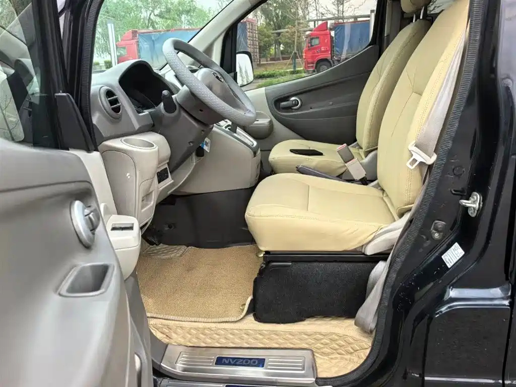 NISSAN NV200 2018