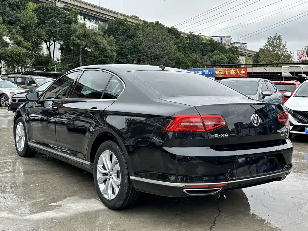 VOLKSWAGEN MAGOTAN 2020