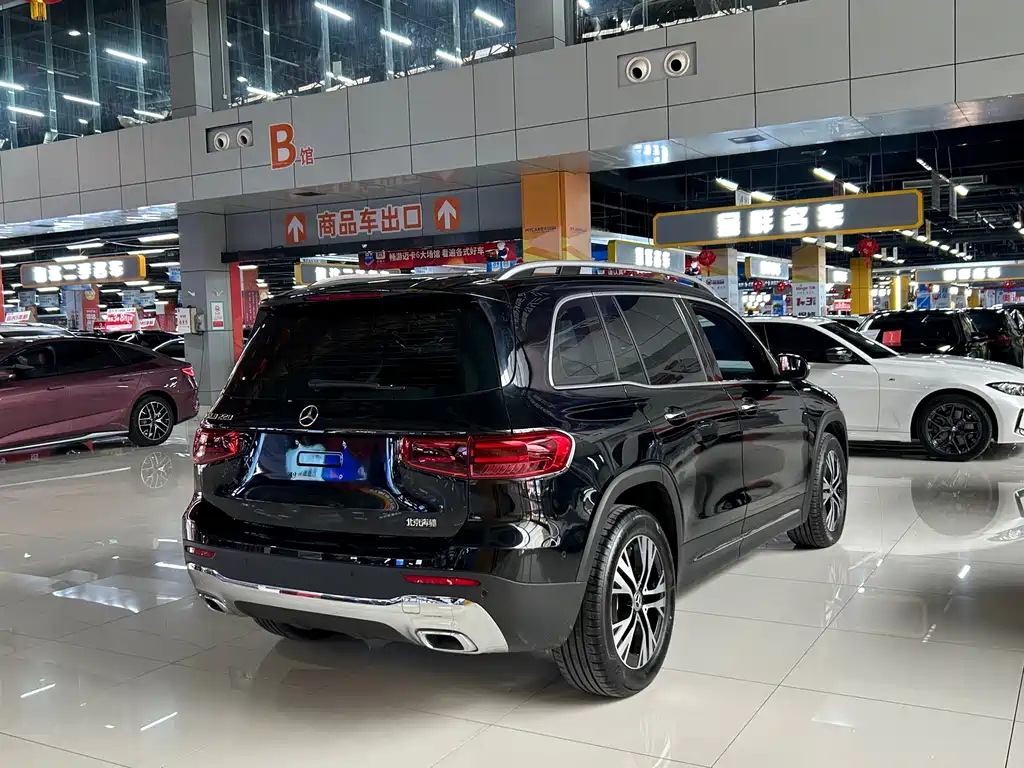 MERCEDES BENZ GLB 2024