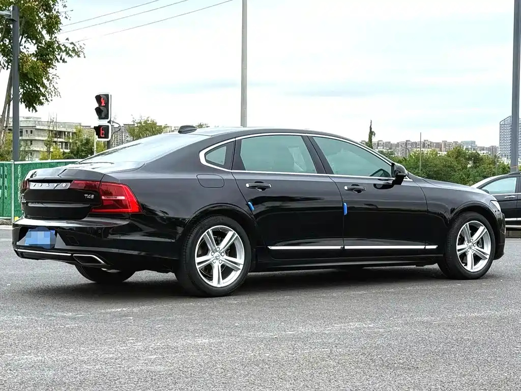 VOLVO S90 2019