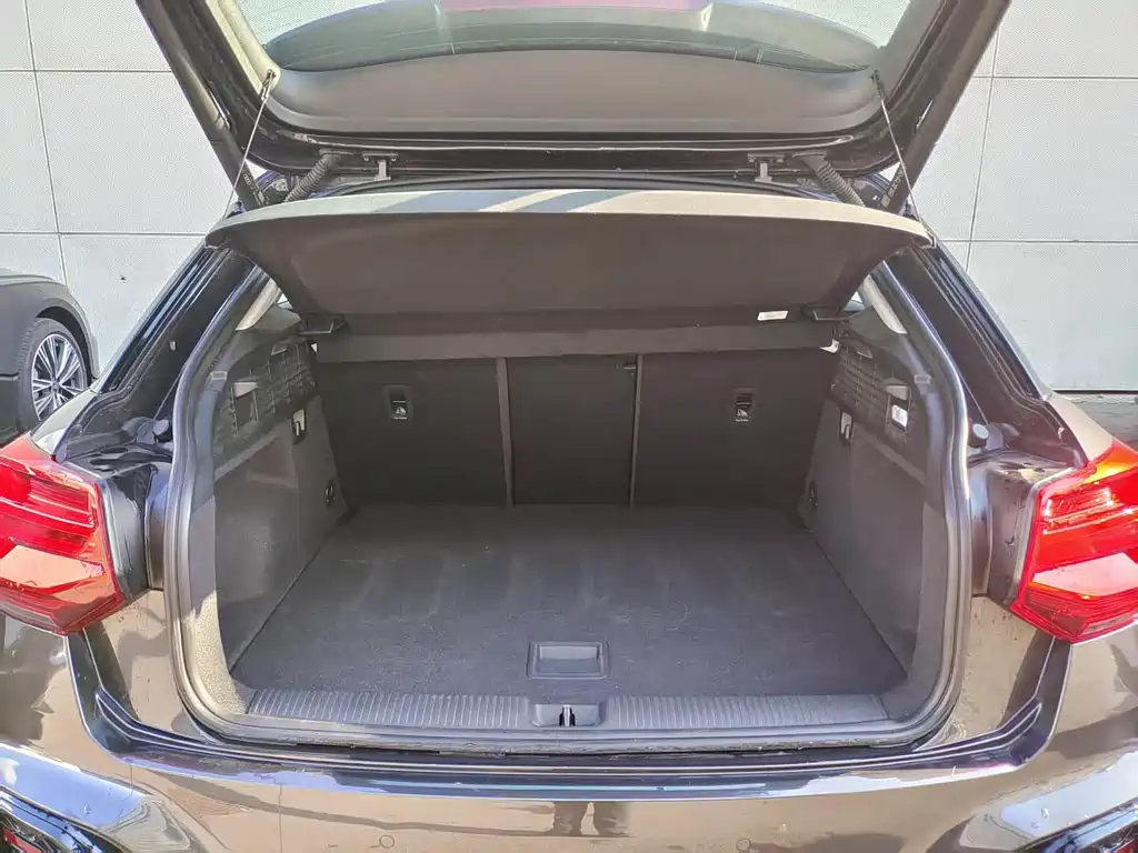 AUDI Q2L 2024
