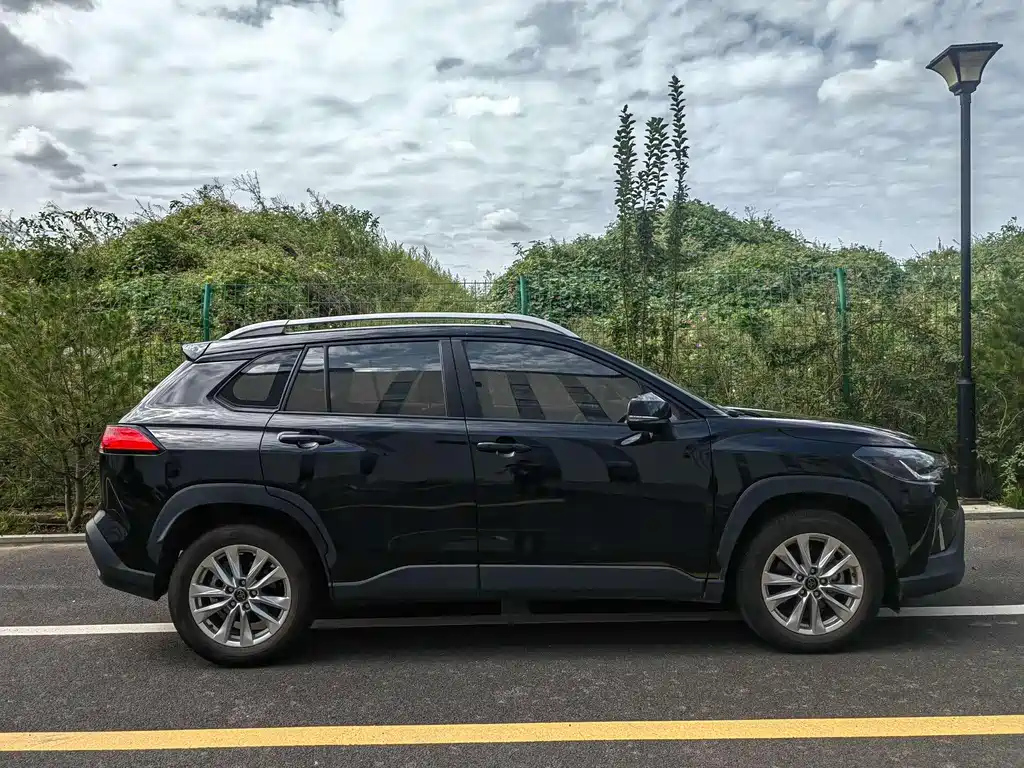 TOYOTA COROLLA CROSS 2024