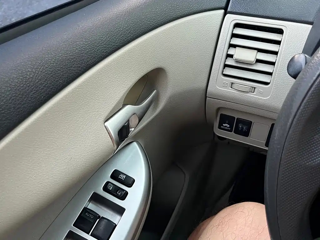 TOYOTA COROLLA 2012
