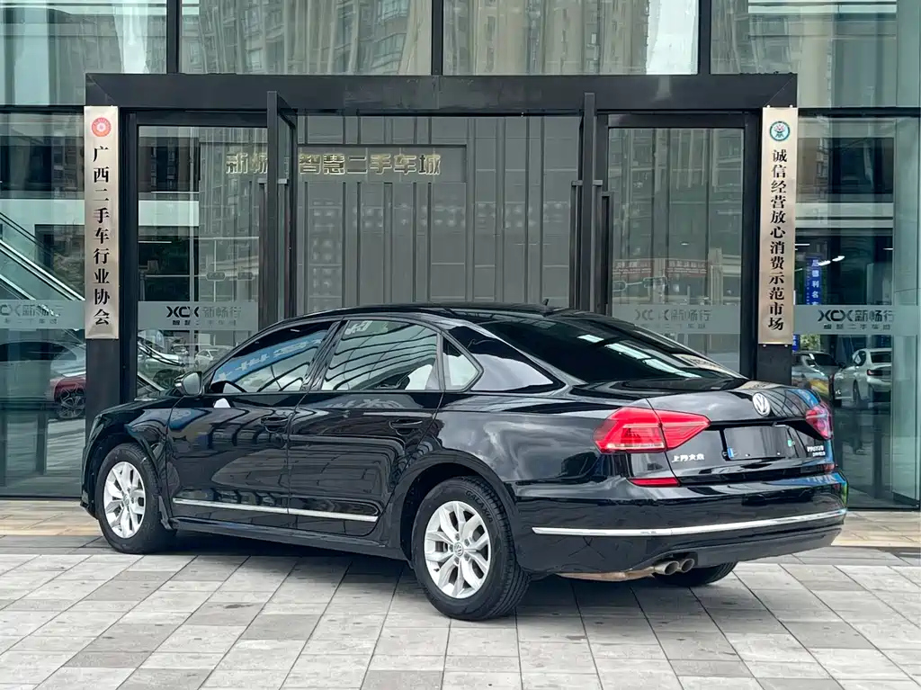 VOLKSWAGEN PASSAT 2017