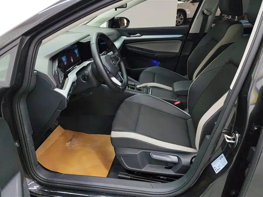 VOLKSWAGEN GOLF 2021