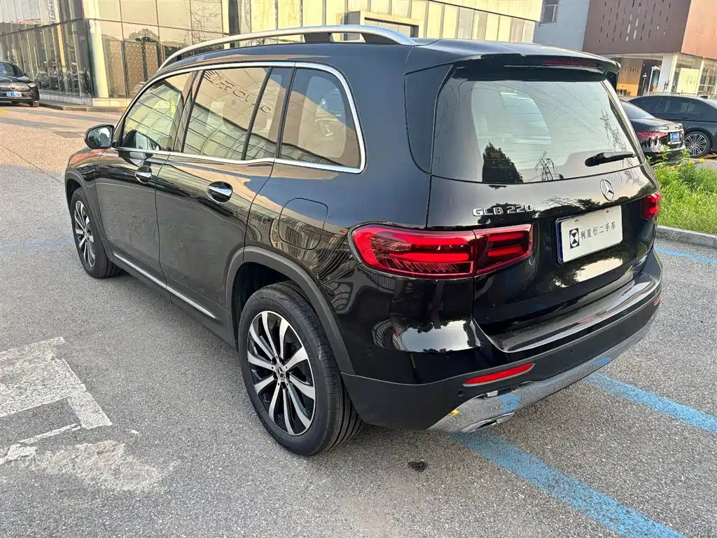 MERCEDES BENZ GLB 2025