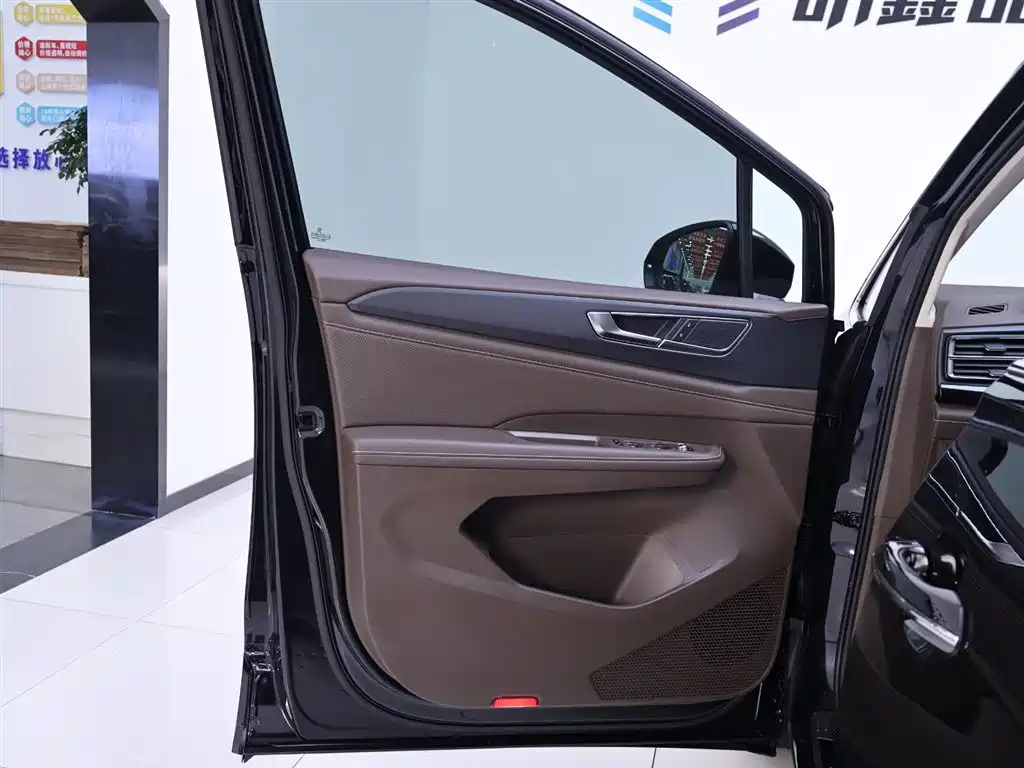 VOLKSWAGEN VILORAN 2024