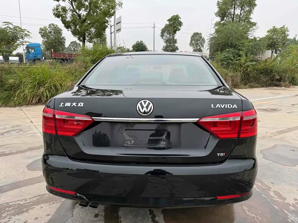 VOLKSWAGEN LAVIDA 2013