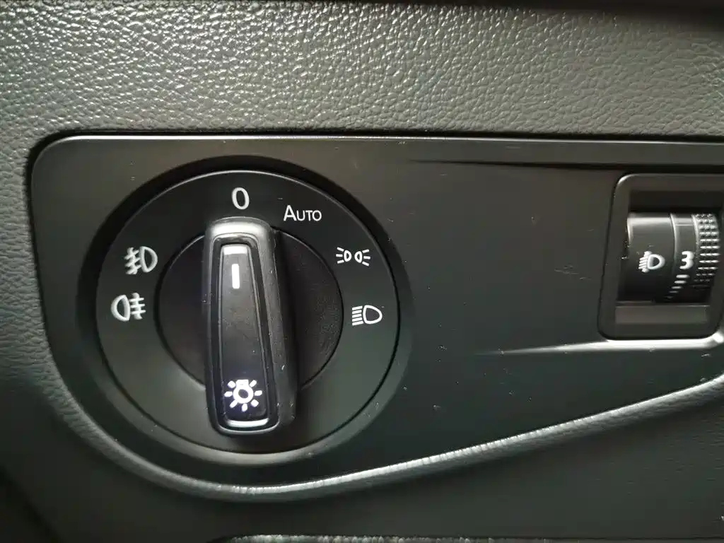 VOLKSWAGEN TIGUAN L 2021