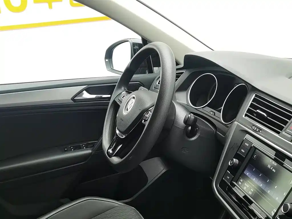 VOLKSWAGEN TIGUAN L 2021