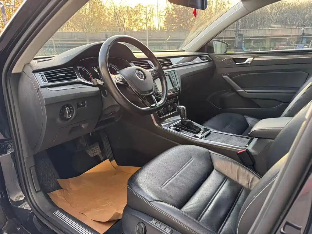 VOLKSWAGEN PASSAT 2018