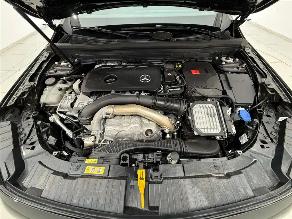 MERCEDES BENZ GLB 2025