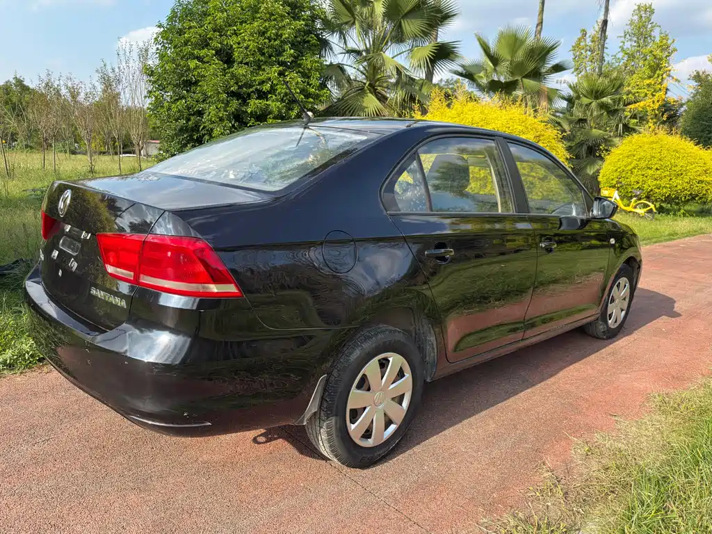 VOLKSWAGEN SANTANA 2014