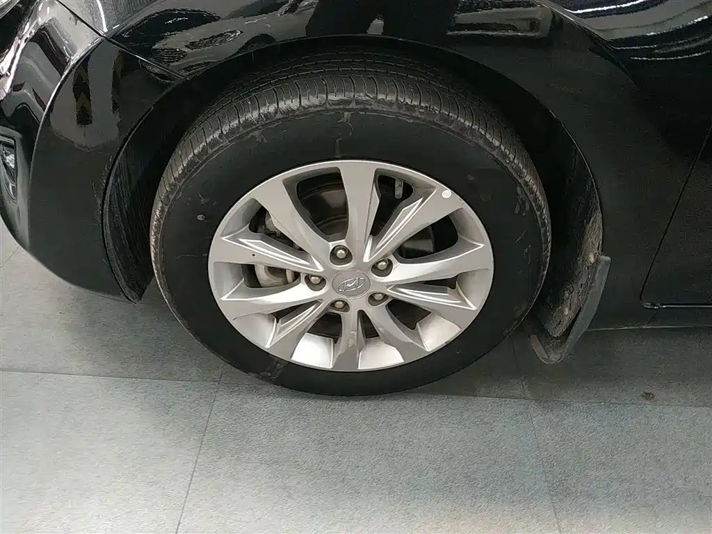 HYUNDAI ELANTRA 2016