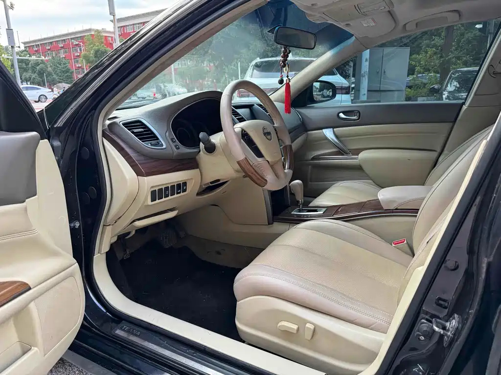 NISSAN TEANA 2011