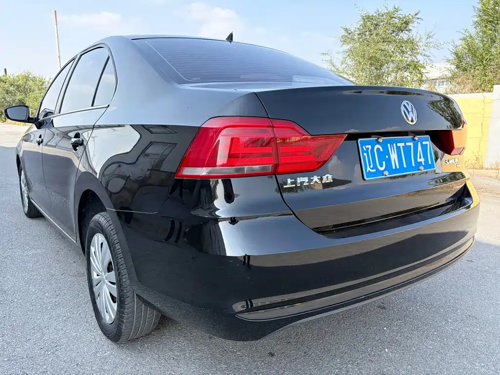 VOLKSWAGEN SANTANA 2017