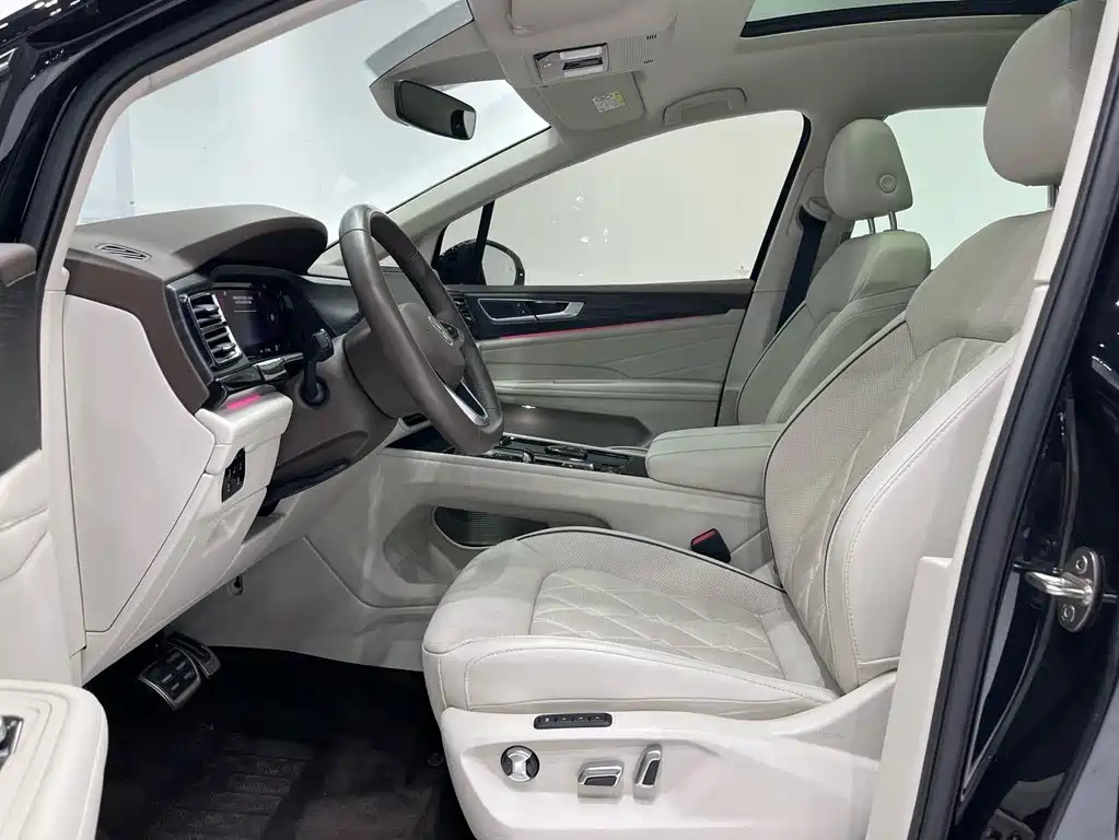 VOLKSWAGEN VILORAN 2023