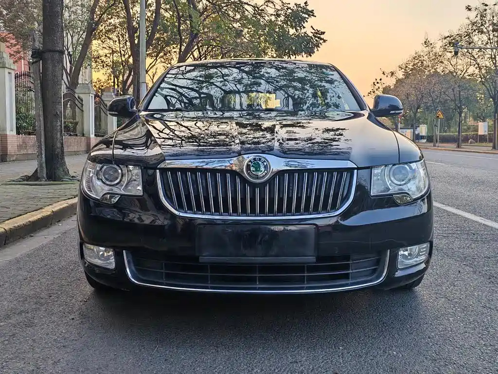 SKODA SUPERB 2012