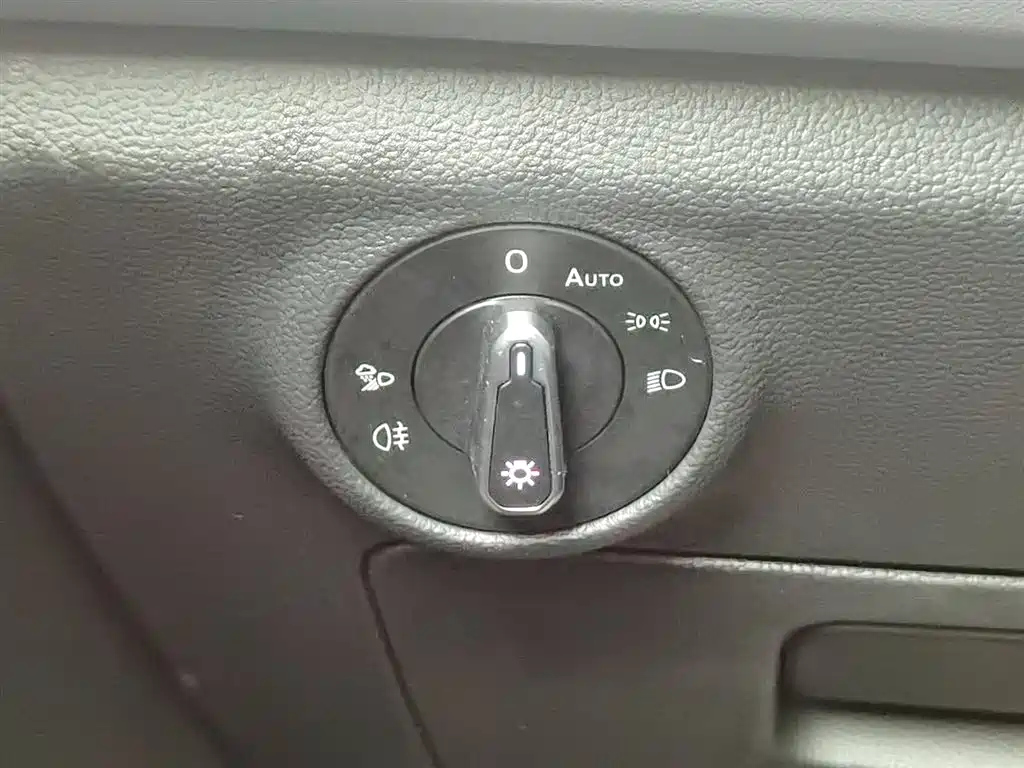 VOLKSWAGEN SAGITAR 2022