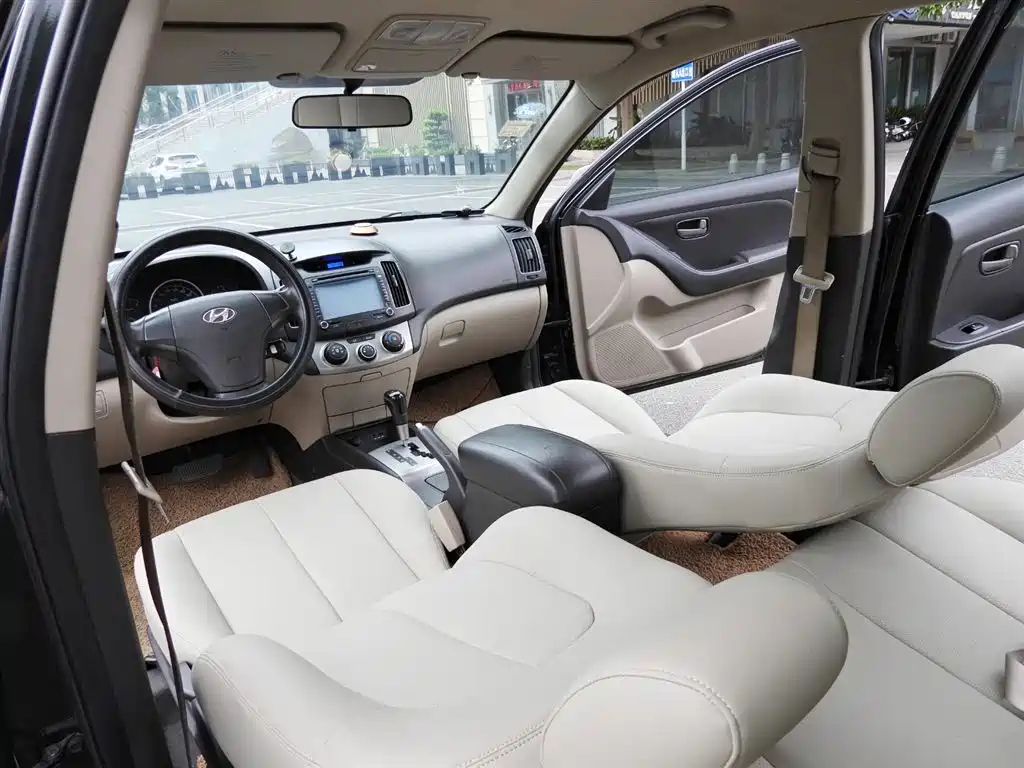 HYUNDAI CELESTA 2011