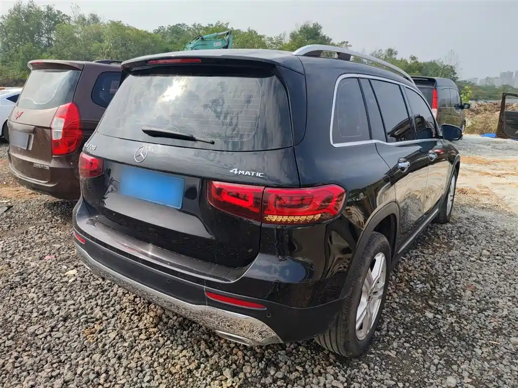 MERCEDES BENZ GLB 2023