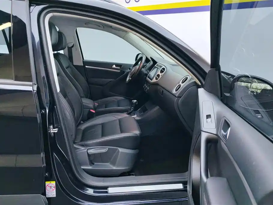 VOLKSWAGEN TIGUAN 2016