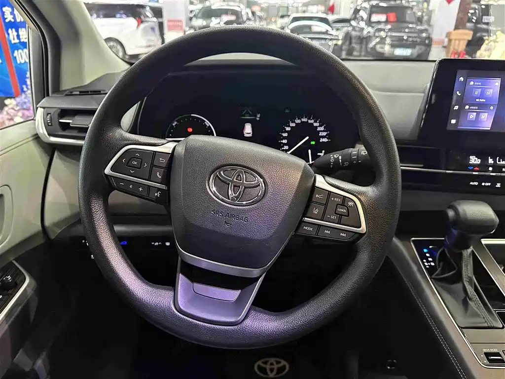 TOYOTA GRANVIA 2024