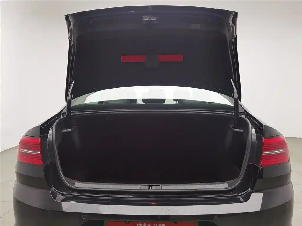 VOLKSWAGEN MAGOTAN 2018